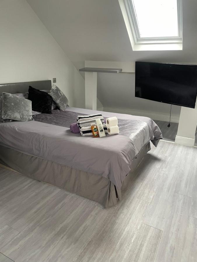 Newly Renovated Studio In Acton ลอนดอน ภายนอก รูปภาพ